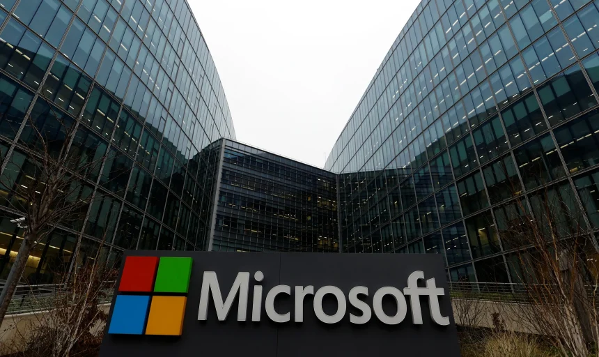 2023 01 25t085942z 1524107725 rc2kxy962ywx rtrmadp 3 microsoft outages