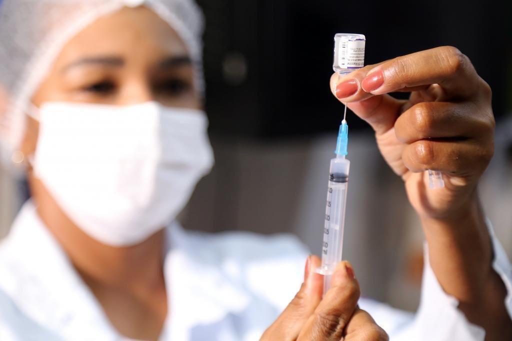 Campanha iniciada em marco ja alcanca mais de 76 mil doses aplicadas e registra evolucao progressiva da imunizacao na capital sergipana