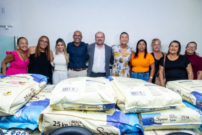 Governo do Estado realiza primeira entrega de racoes para ONGs de protecao animal