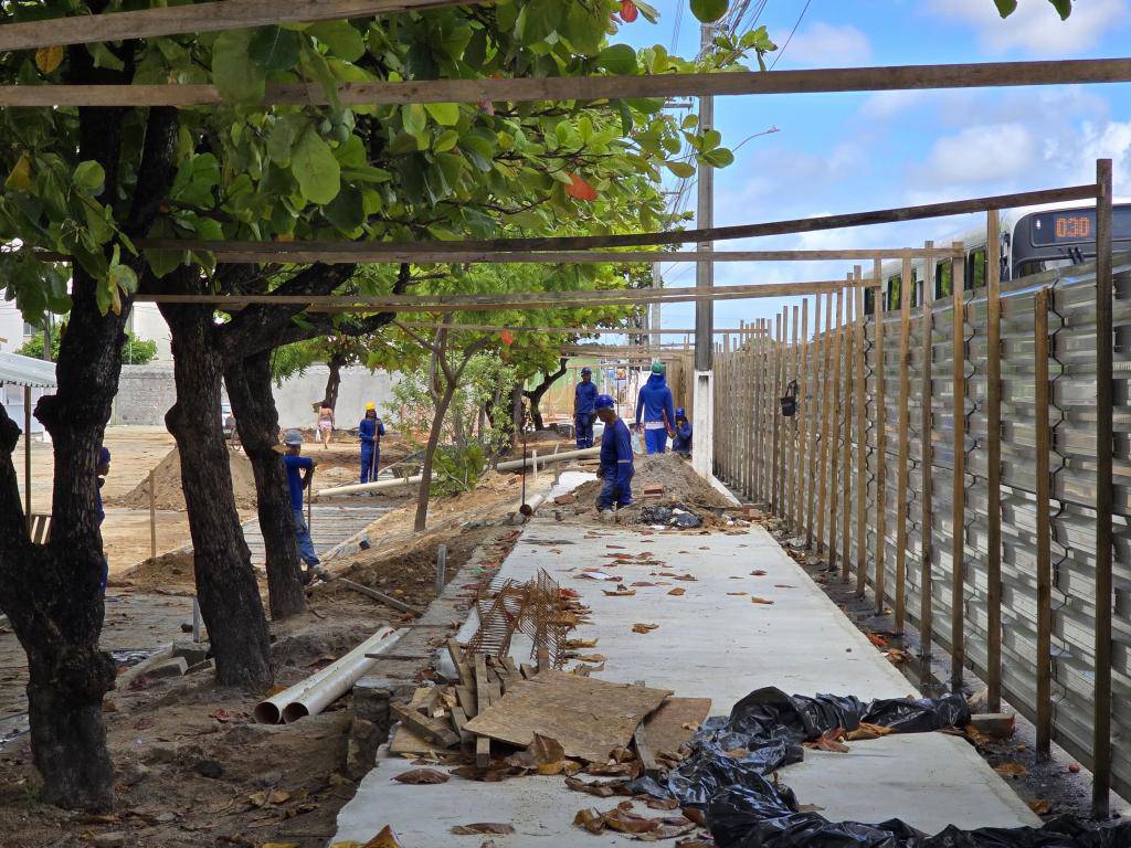 Obra inclui implantacao de paisagismo mobiliario urbano e nova iluminacao publica 1