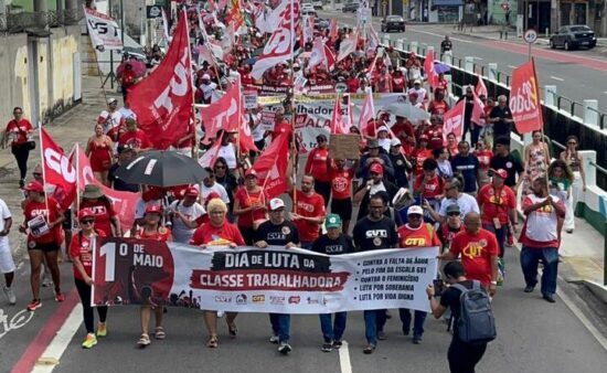 Ato em Aracaju reúne 2 mil trabalhadores contra escala 6×1, feminicídio e privatização da água
