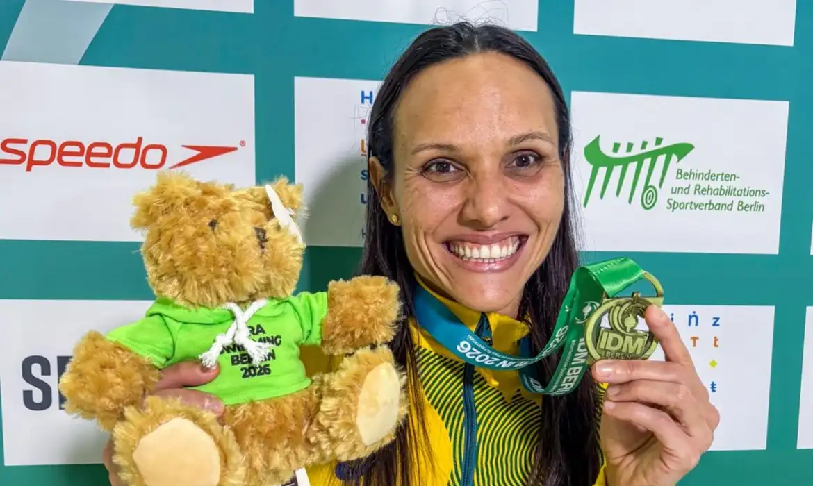 carol medalha internacional natacao 2026
