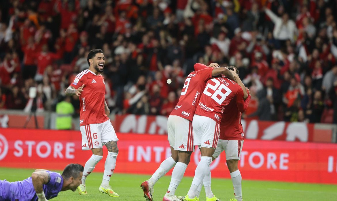 Internacional vence Fluminense por 2 a 0 no Beira-Rio e se afasta do Z-4