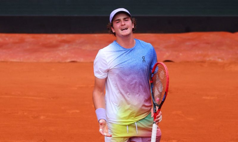joao fonseca cai mas duplas brasileiras vencem em roland garros01