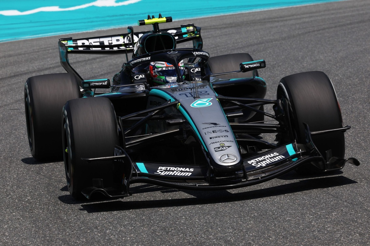 Antonelli supera Verstappen e garante pole do GP de Miami pela Mercedes