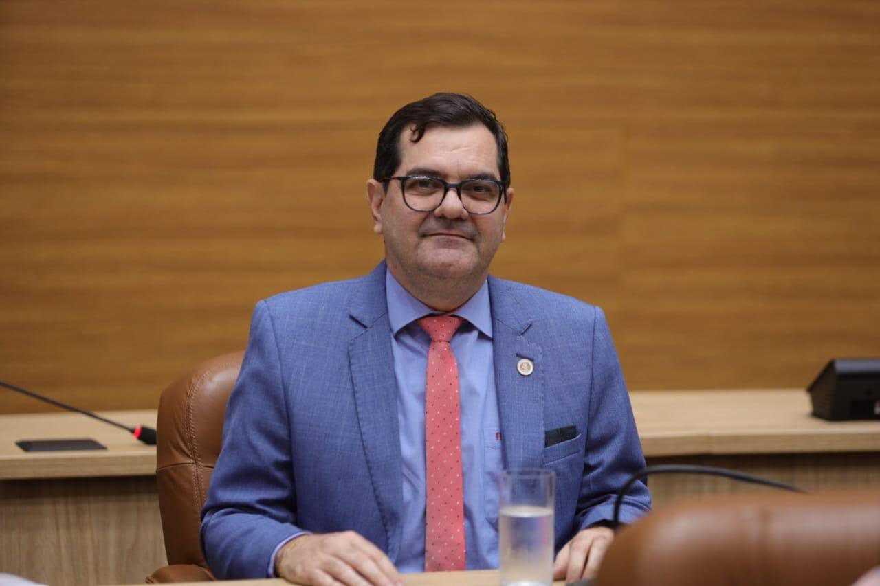 alese entrega medalha do m rito parlamentar a netinho guimar 20260608