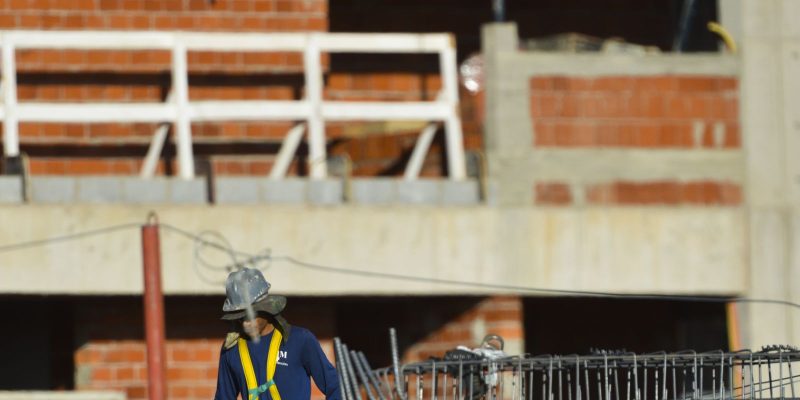 constru o civil emprega 2 5 mi e injeta r 95 6 bi na economi 20260610