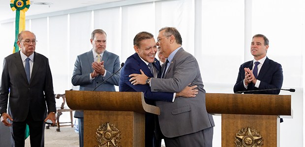 dino toma posse no tse em ano eleitoral decisivo para o bras 20260612