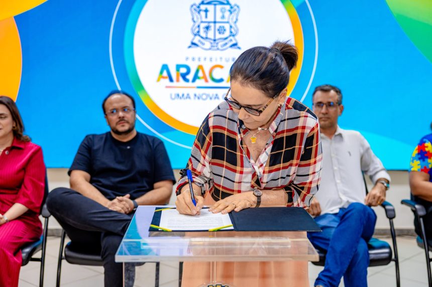 em lia assina contratos com oscs e lan a cidade do neurodive 20260618