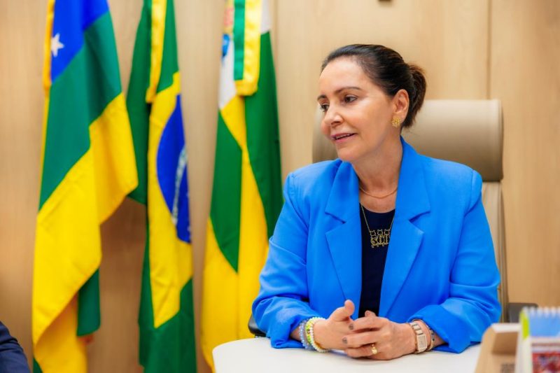 em lia envia pacote de projetos c mara para valorizar servid 20260612