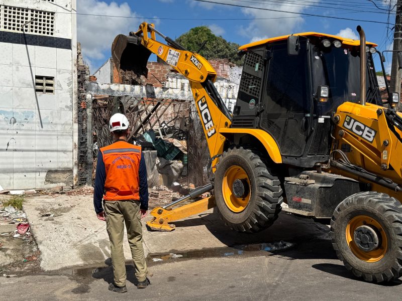 inc ndio em dep sito de recicl veis mobiliza defesa civil na 20260611