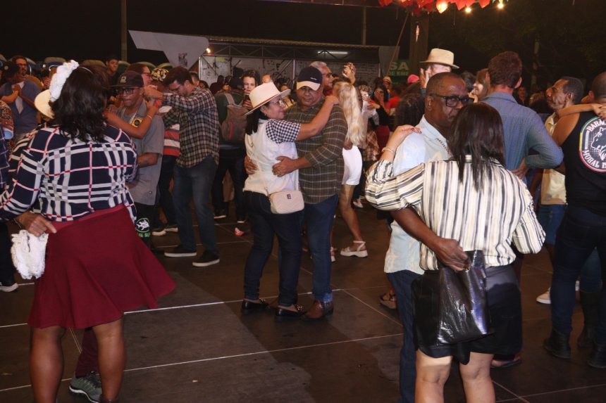 palco gerson filho celebra s o jo o com forr e p blico anima 20260624