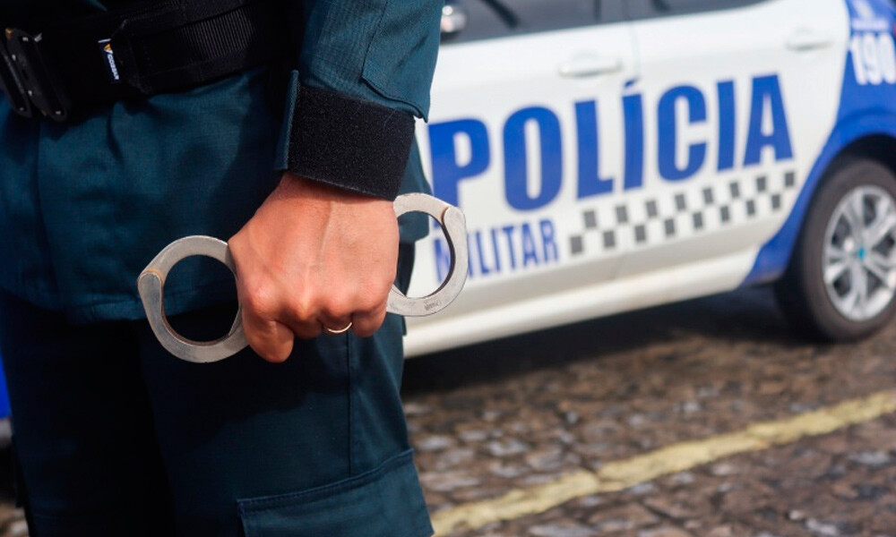 Suspeito joga arma, oferece R$ 1,5 mil a PMs e acaba preso em Aracaju 2 tmp0qtef4st