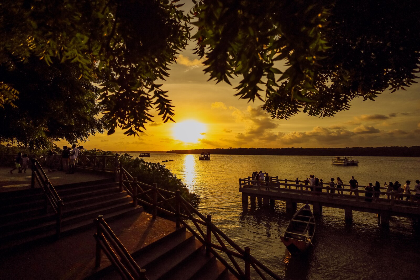 O entardecer na Orla Pôr do Sol é uma das atrações de tirar o fôlego na capital sergipana / Foto: Max Carlos/Setur