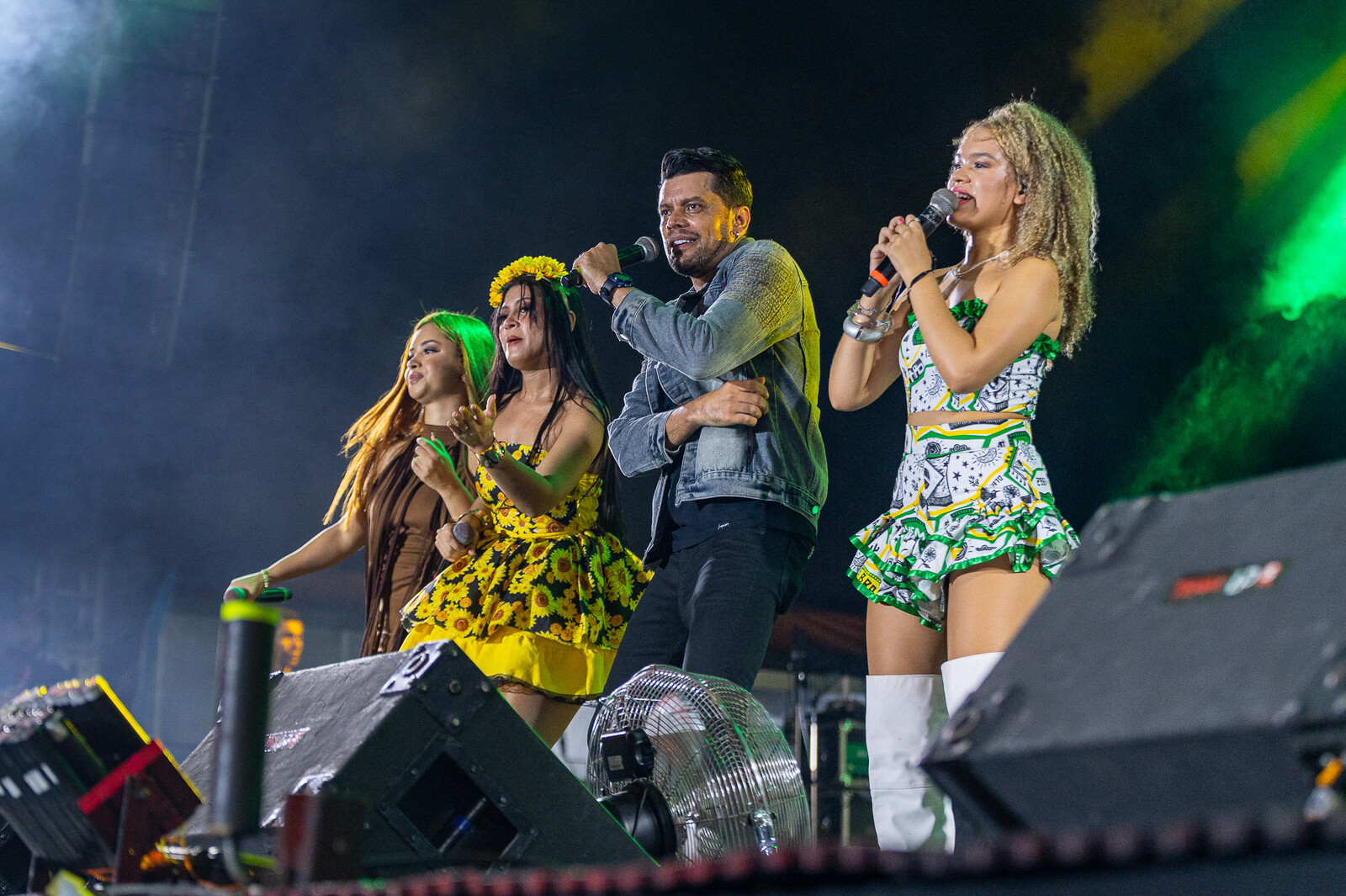 Forró das antigas e Brasil na Copa animam noite do Arraiá do Povo 4 tmp9yat736a