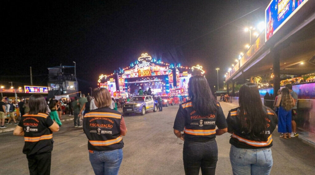 Vigilância Sanitária apreende bebidas clandestinas no Arraiá do Povo 2026 10 tmpc7yhparn