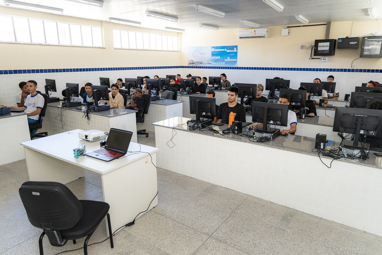 Educação sergipana avança com obras, tecnologia e valorização docente 5 tmpndt60grq