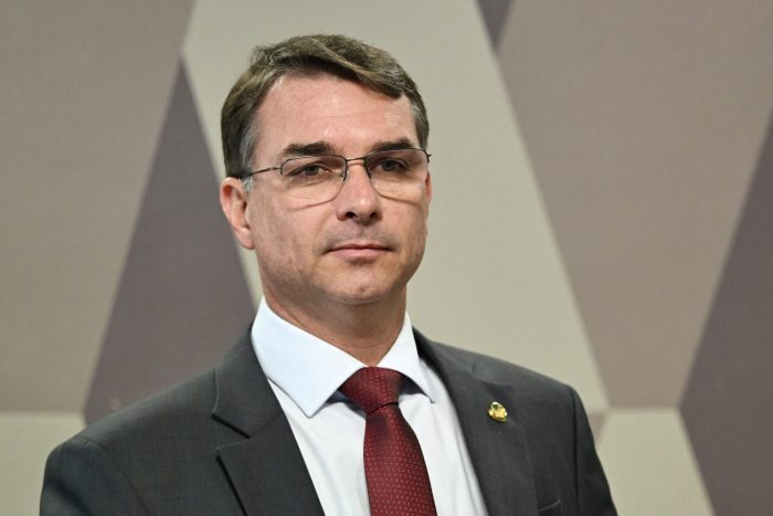 tse barra pesquisa que mostrava fl vio bolsonaro em queda ap 20260608