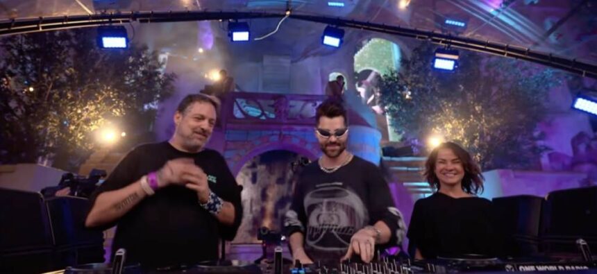 Alok presta homenagem aos pais durante apresentacao no Tomorrowland Belgica 1