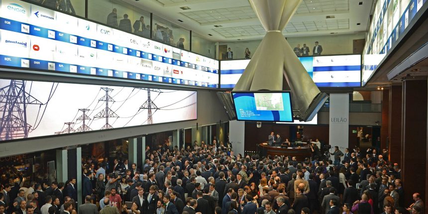 bolsa bate 174 mil pontos e d lar cai com aposta em corte de 20260703