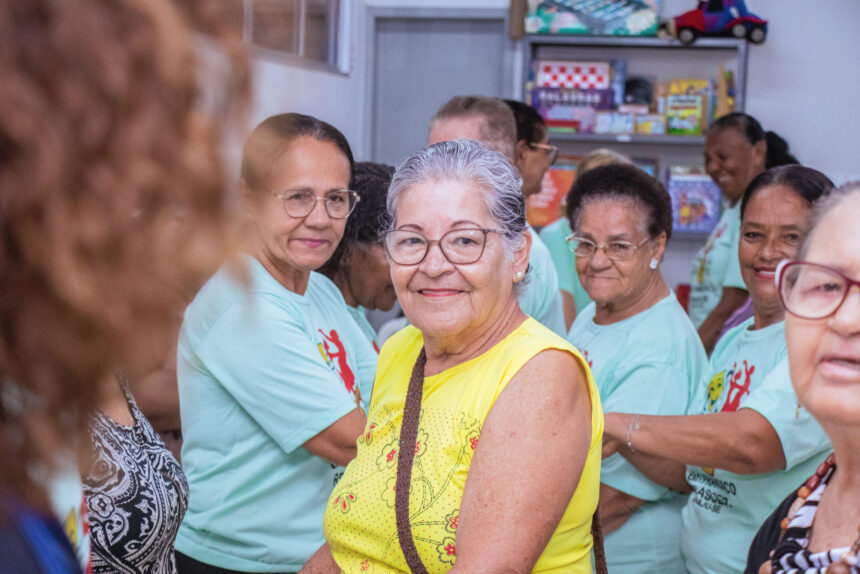 Cras Jardim Esperança celebra Dia dos Avós com idosos em Aracaju