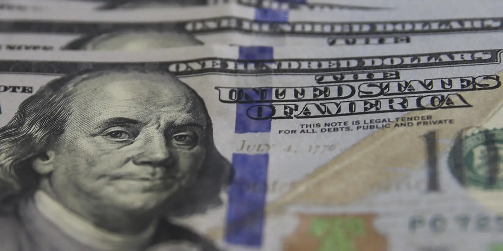 Dólar cai ao menor nível em meses e Bolsa dispara mais de 2%