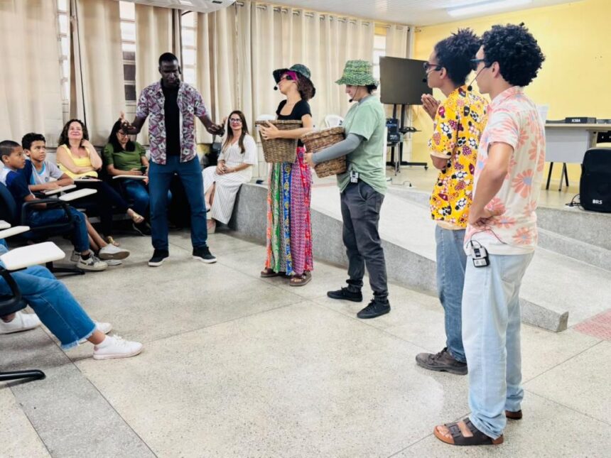 Esquete em escola de Aracaju reforça preservação dos manguezais