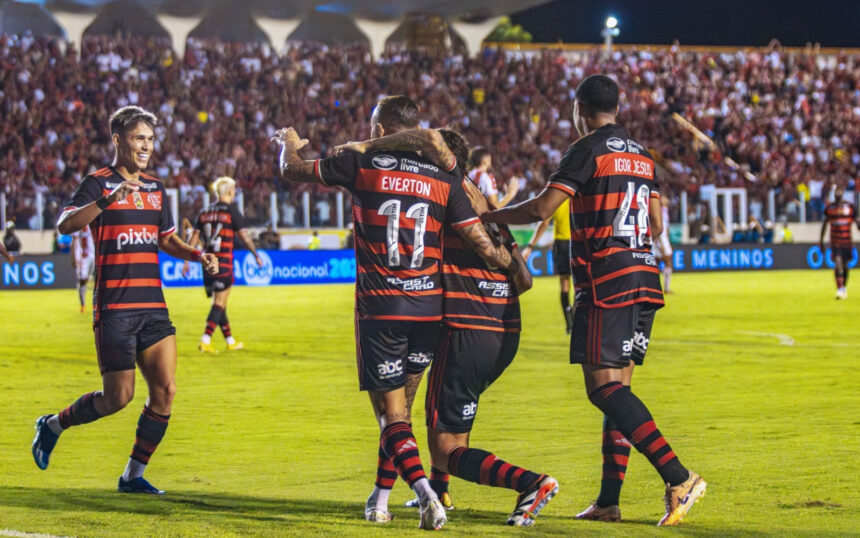 Flamengo amplia pressão após novo empate e Jardim cobra reação