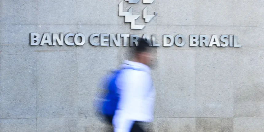 Juros do crédito às famílias sobem e chegam a 64% ao ano em junho