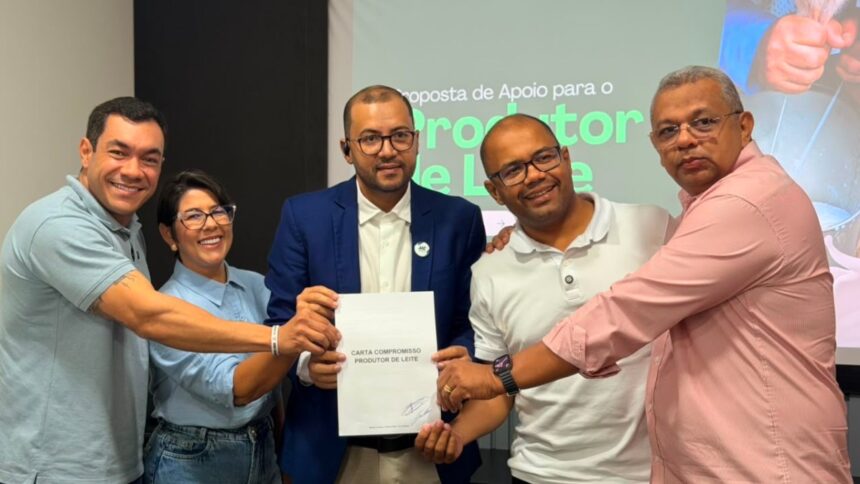 Levi Oliveira firma pacto para reduzir custos da produção de leite em Glória