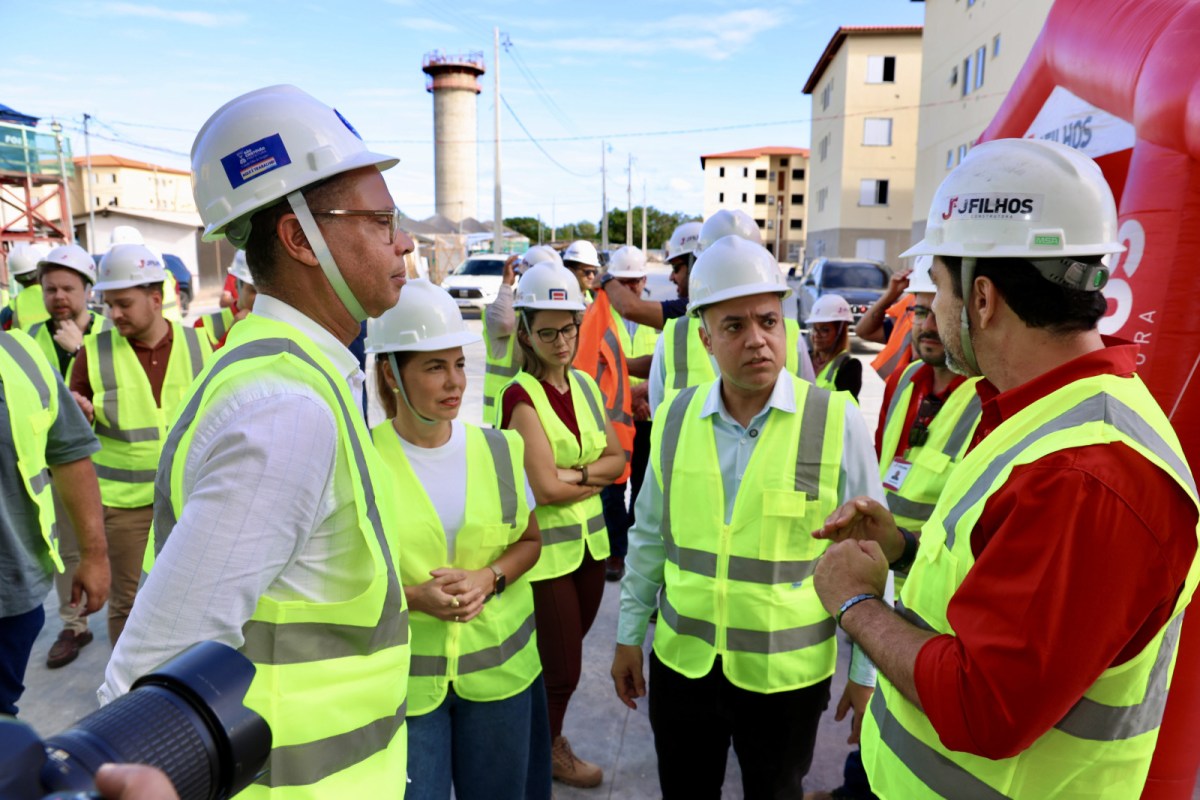 Ministro das Cidades Visita Obras dos Residenciais Piranji em São Cristóvão