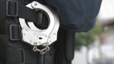 Mulher é detida suspeita de tráfico de drogas em Aracaju