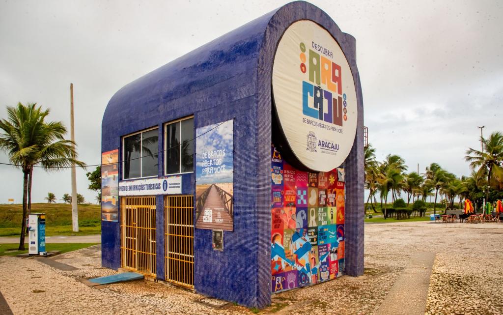 Novo Centro de Atendimento ao Turista é inaugurado na Orla da Atalaia em Aracaju