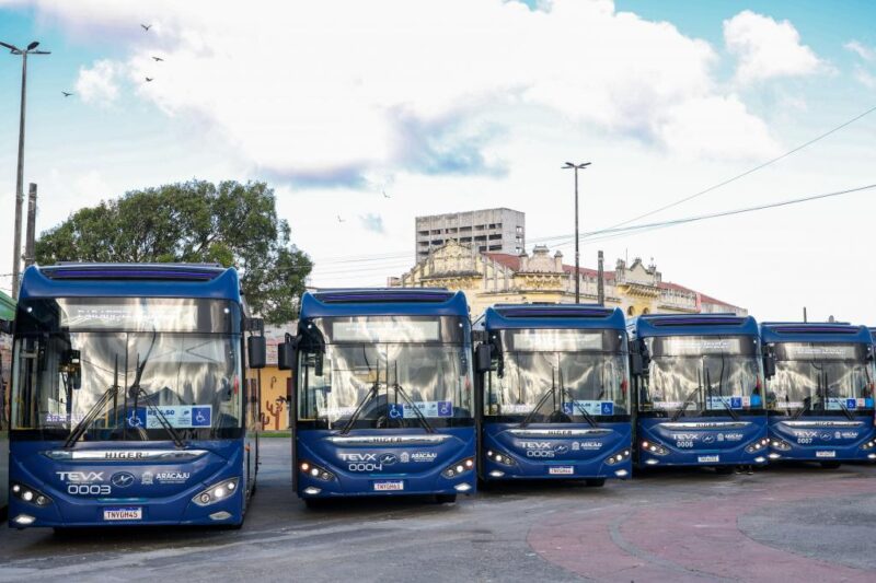 prefeita em lia entrega 15 novos nibus el tricos e anuncia m 20260710