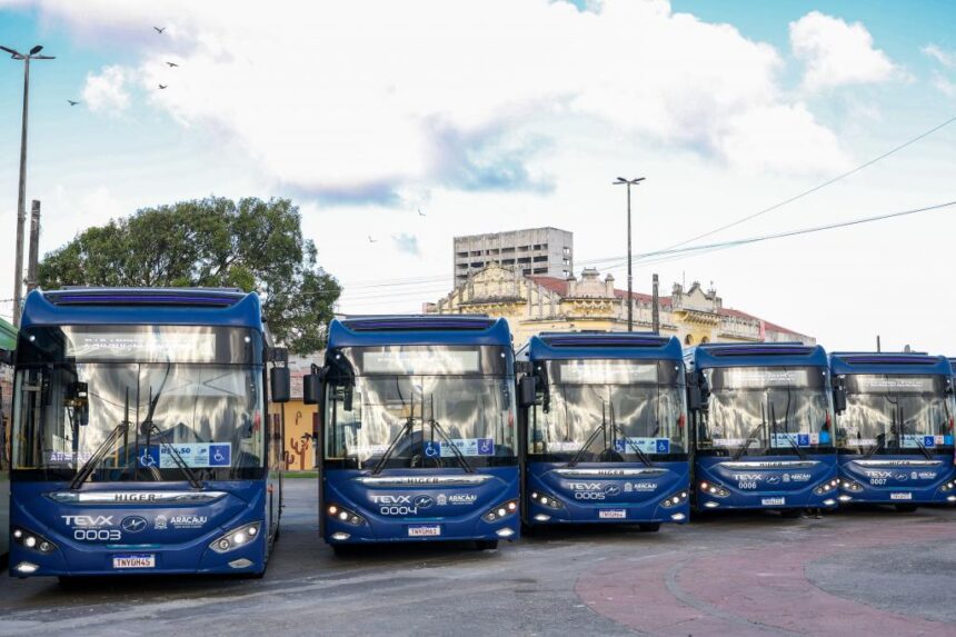 prefeita em lia entrega 15 novos nibus el tricos e anuncia m 20260710