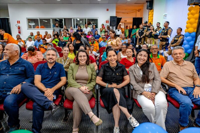 Prefeita Emília é homenageada por cooperativas de transporte complementar em Aracaju