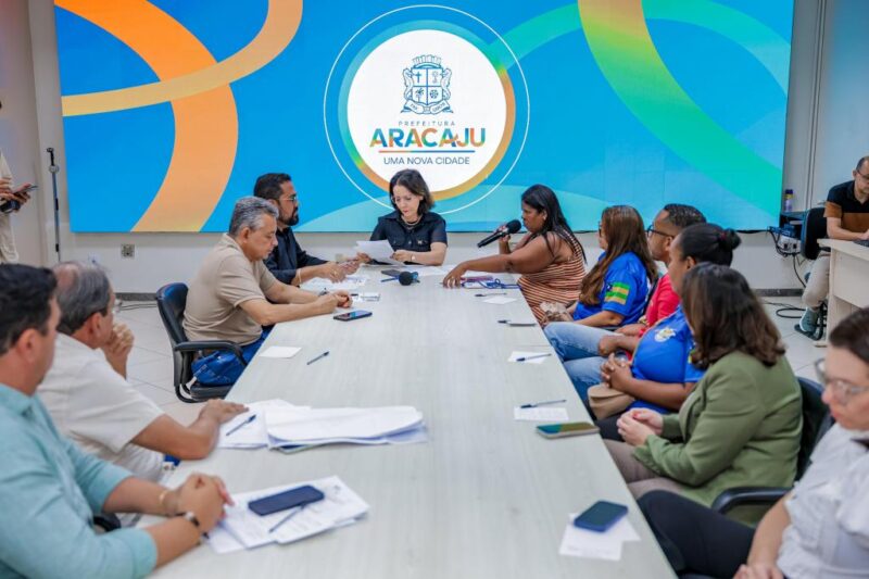 Prefeita Emília promove diálogo com comunidade e discute melhorias na Coroa do Meio