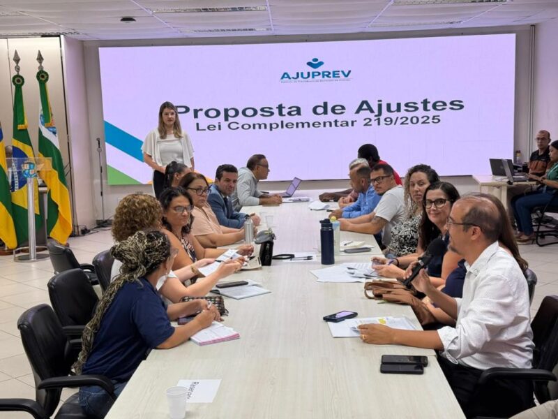 Prefeitura de Aracaju discute melhorias na previdência municipal com sindicatos