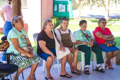 Prefeitura de Aracaju realiza piquenique e ensaio fotográfico para idosos no Parque Poxim