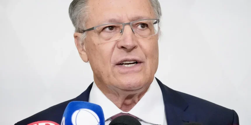 PSB sela aliança com Lula e confirma Alckmin na vice