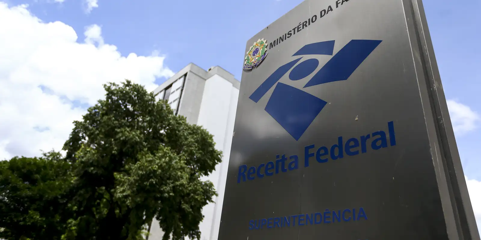 Receita Federal abre consulta ao terceiro lote de restituição do IR 2026