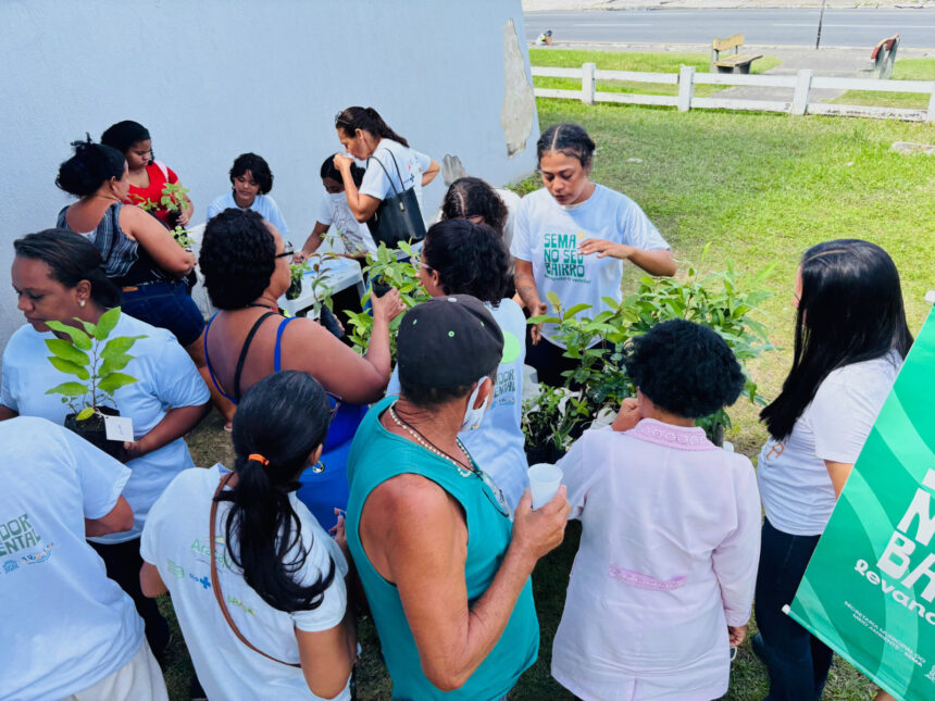 Sema distribui 200 mudas e promove educação ambiental no Siqueira Campos