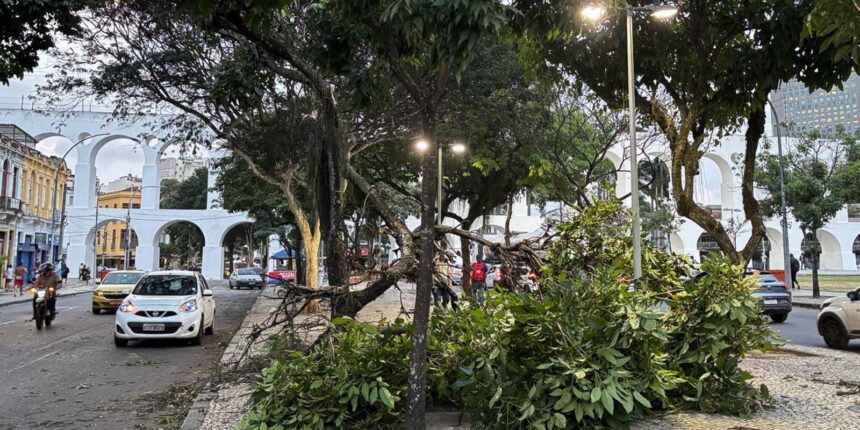 Vendaval afeta 1,1 milhão e mantém 320 mil sem luz no Rio