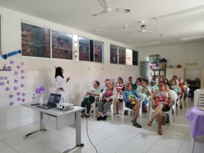 Agosto Lilás: Cras Jardim Esperança promove palestra para idosos