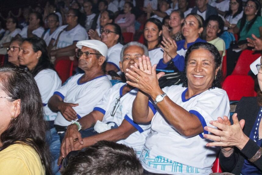 Alunos da EJA de Aracaju vivenciam noite de arte no Circo Portugal