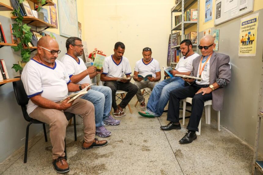 Aracaju cria auxílio de R$ 200 para estudantes da EJA
