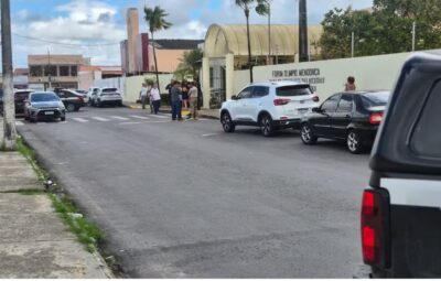 Atirador fere advogado e cliente na porta de fórum em Aracaju