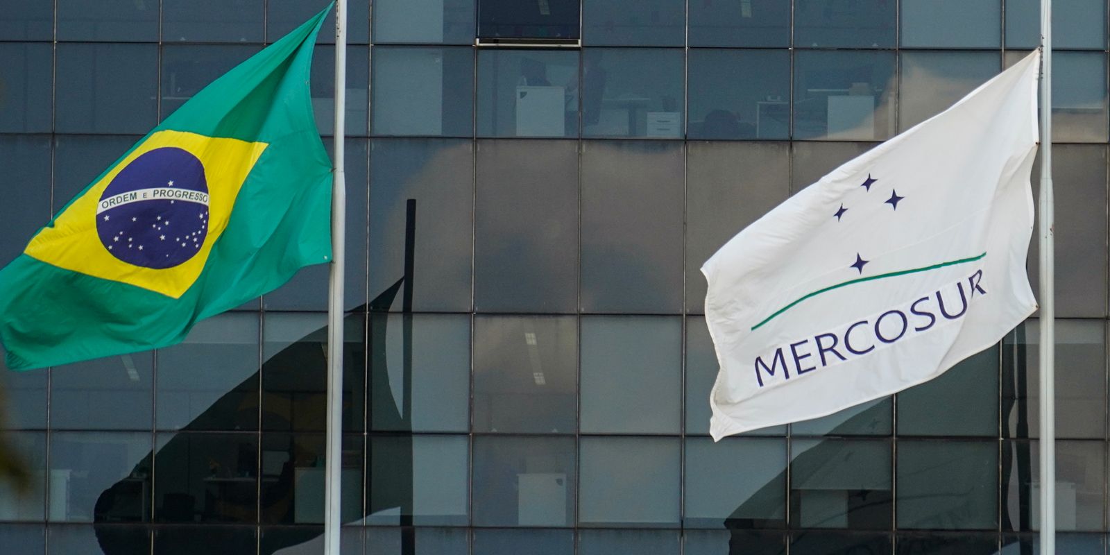 Brasil reduz barreiras para comércio online entre países do Mercosul