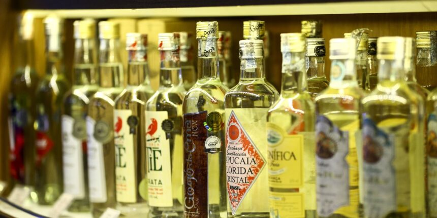 Brasil registra 272 novos estabelecimentos de cachaça em 2025