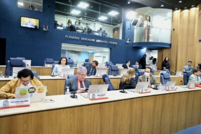 Câmara aprova hino mensal nas escolas e avança em proteção a PCDs